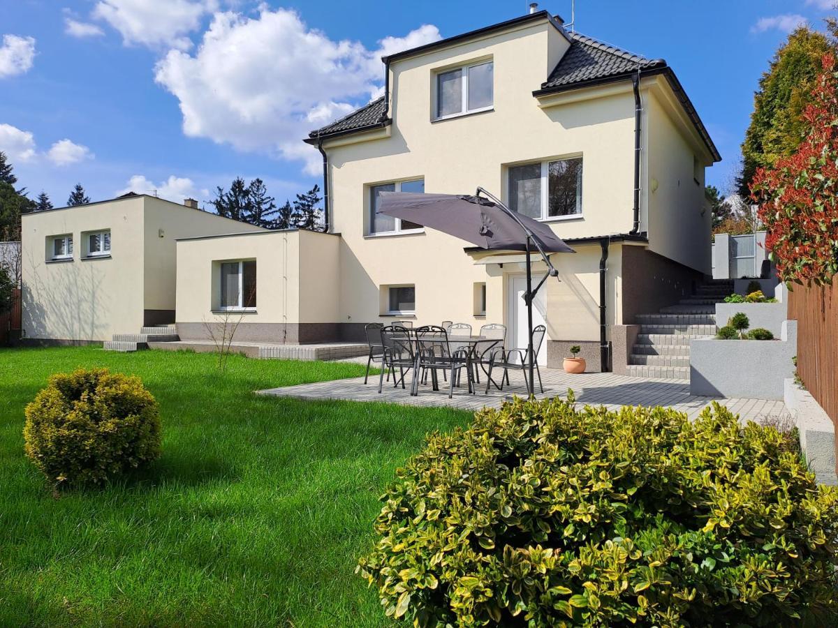 Apartmanovy Dum Se Zahradou V Klidne Casti Prahy Prague Exterior photo