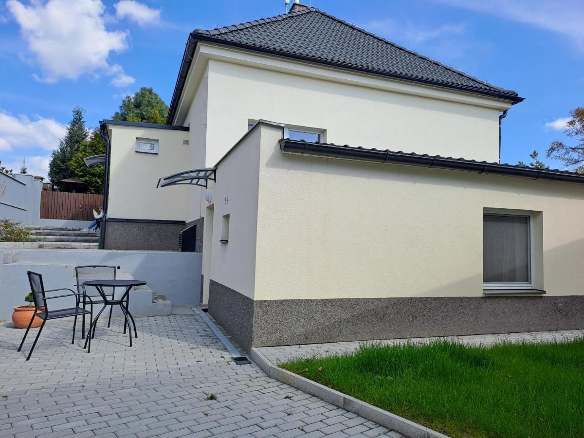 Apartmanovy Dum Se Zahradou V Klidne Casti Prahy Prague Exterior photo