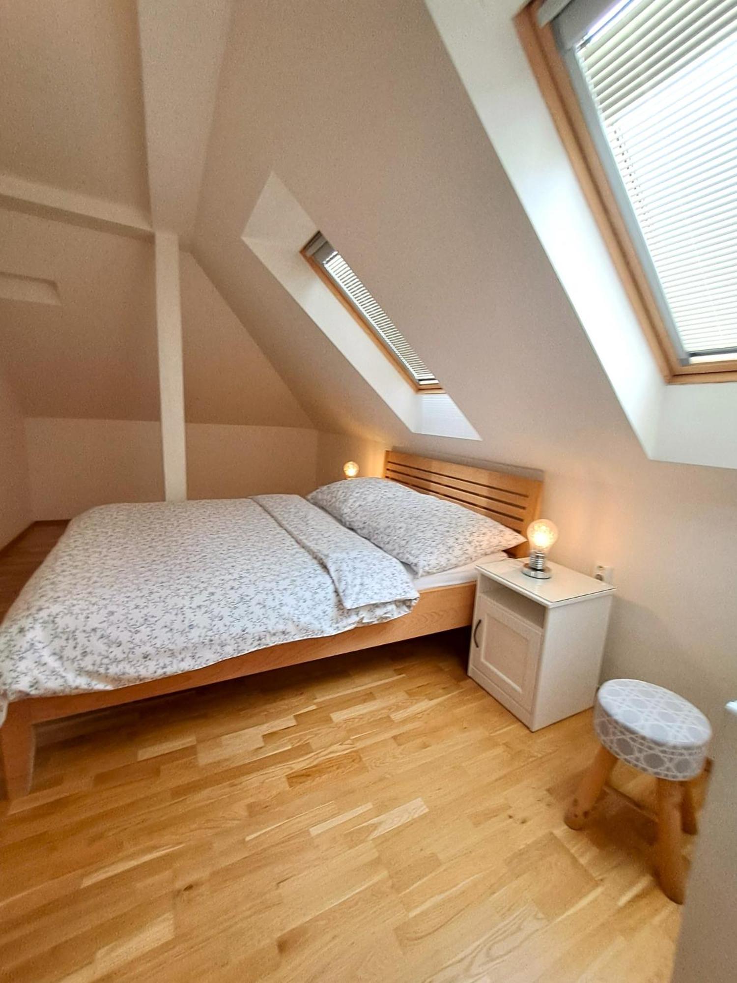 Apartmanovy Dum Se Zahradou V Klidne Casti Prahy Prague Exterior photo