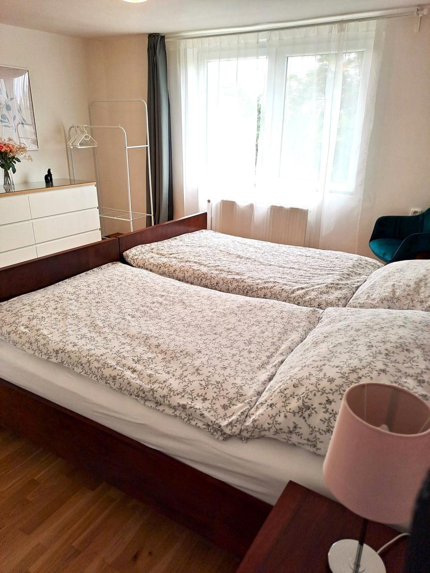 Apartmanovy Dum Se Zahradou V Klidne Casti Prahy Prague Exterior photo