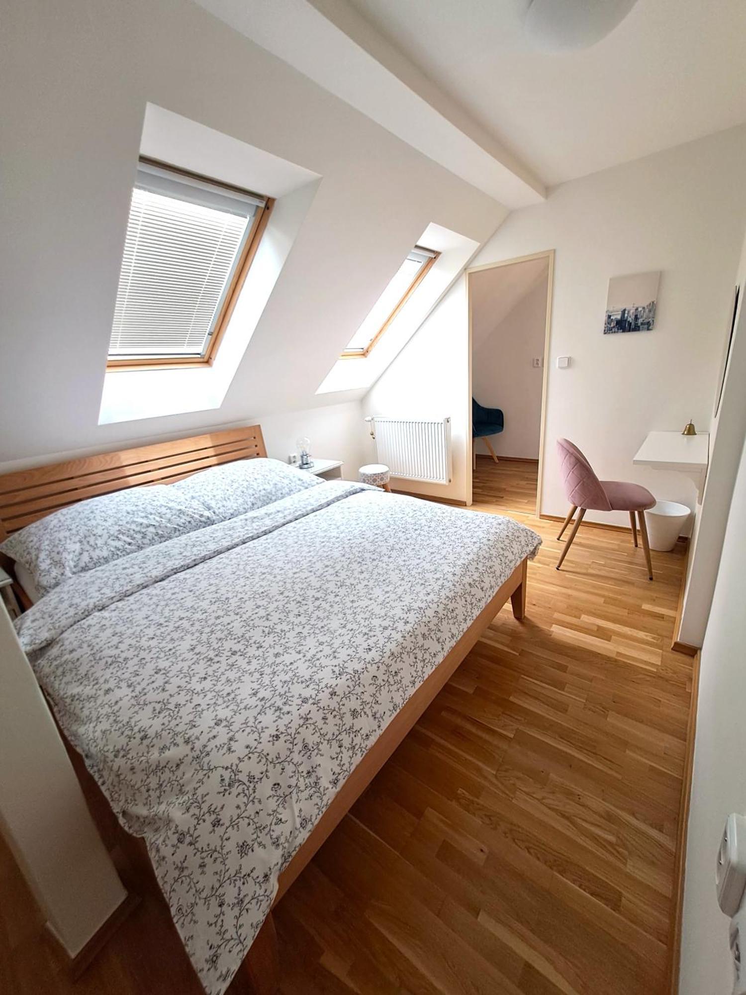 Apartmanovy Dum Se Zahradou V Klidne Casti Prahy Prague Exterior photo